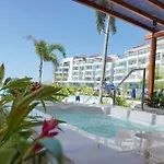 Apartamento en Baia Kristal con vista campestre